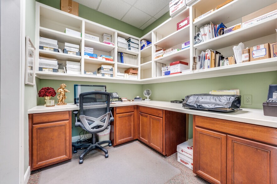 More Photos Of 4091 De Zavala Rd, San Antonio Office For Sale