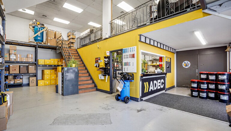 More Photos Of 1961 Boul Des Laurentides, Laval Auto Repair For Sale