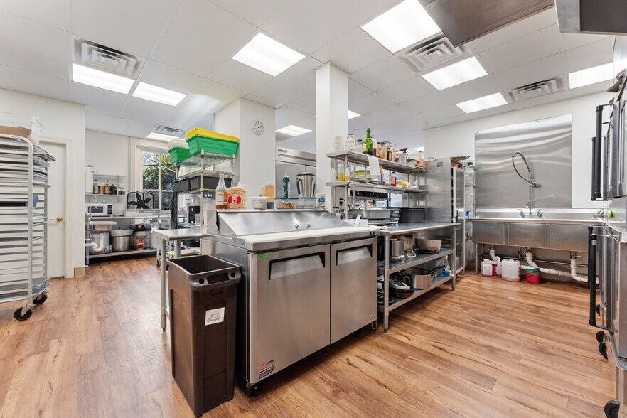 More Photos Of 12 Culpeper St, Warrenton Restaurant For Sale