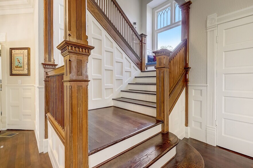 More Photos Of 404 S Ridgewood Ave, Daytona Beach Specialty For Sale