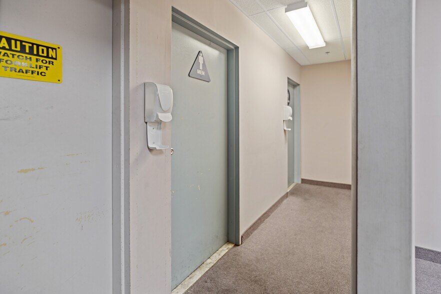 More Photos Of 26 Sears Way, West Springfield Distribution For Lease