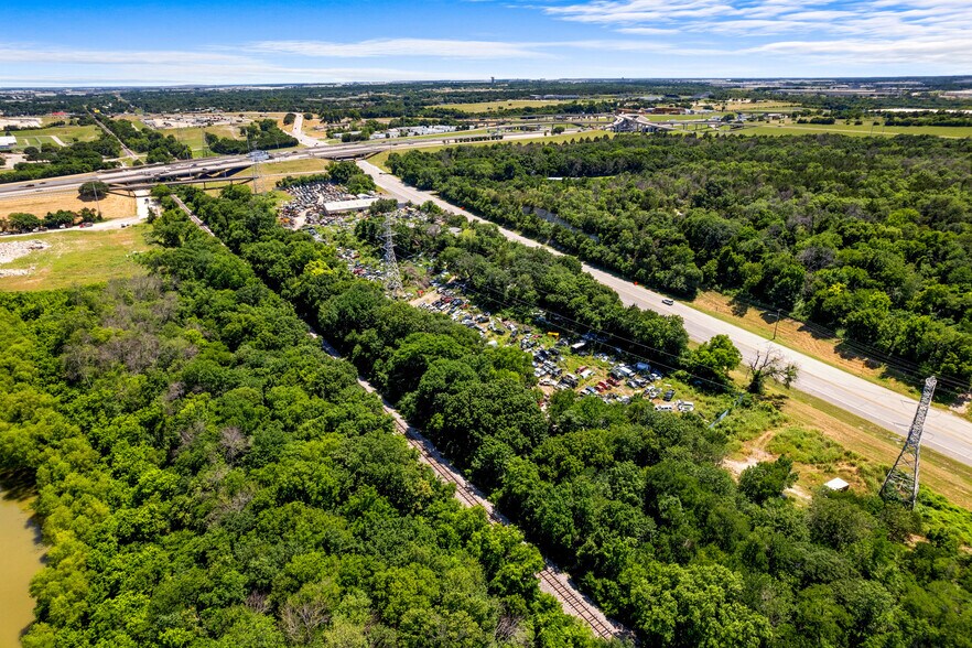 More Photos Of 10466 Central Expy, Dallas Auto Salvage Facility For Sale