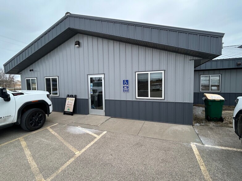 More Photos Of 829 Rolling View Ln SE, Pine Island Warehouse For Sale