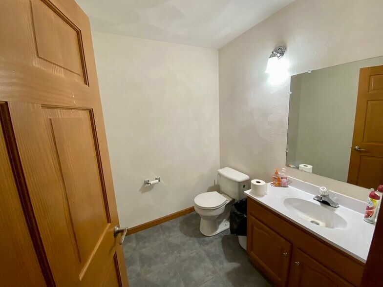 More Photos Of 16888 State Route 706, Montrose Medical For Lease