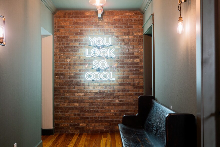 More Photos Of 689 Central Ave, Saint Petersburg Storefront Retail Office For Sale