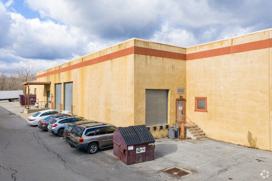 More Photos Of 15 Tarkett Dr, New Windsor Township Manufacturing For Lease
