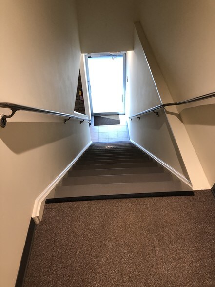 More Photos Of 512 Higgins Rd, Park Ridge Office For Lease