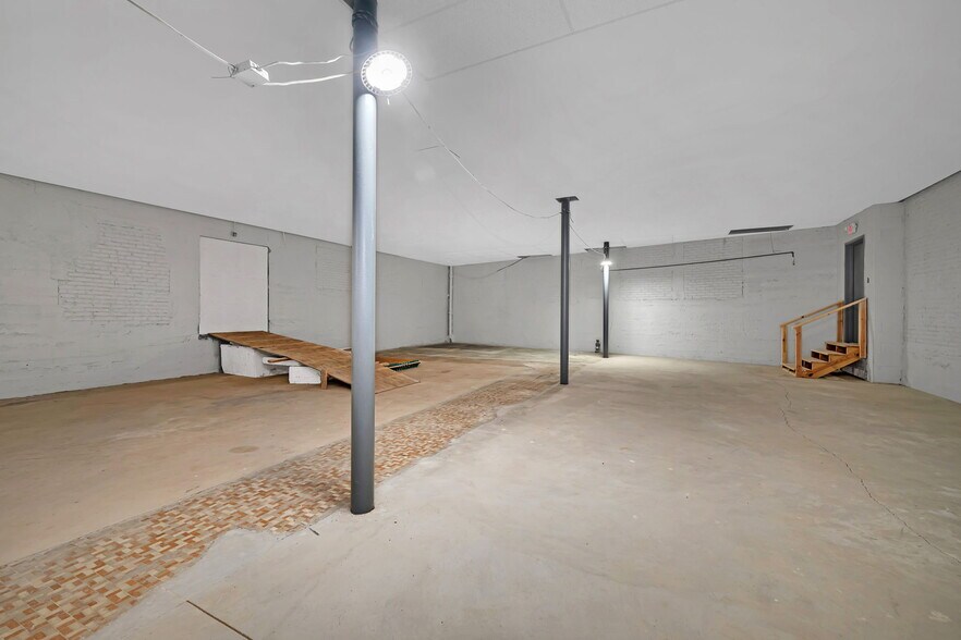 More Photos Of 31 W Downer Pl, Aurora Office For Sale