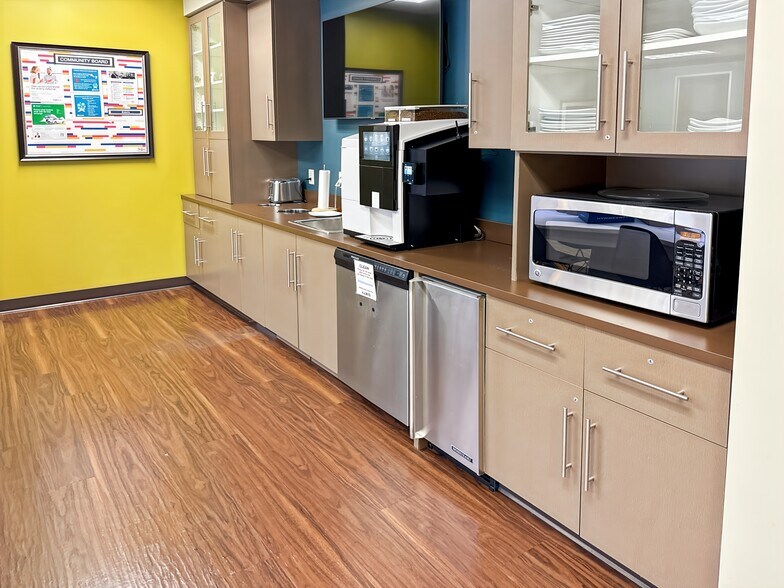 More Photos Of 8530 Eagle Point Blvd, Lake Elmo Coworking Space