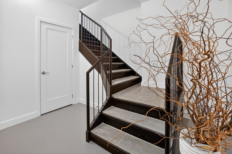 More Photos Of 1577-1579 Rue Fleury E, Montréal Storefront Retail Residential For Lease