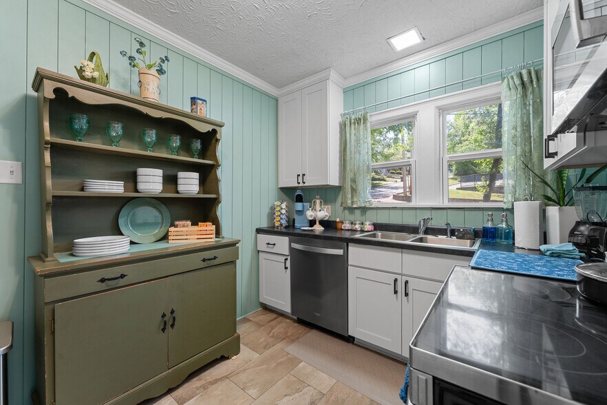 More Photos Of 500 S 2nd St, Branson Specialty For Sale