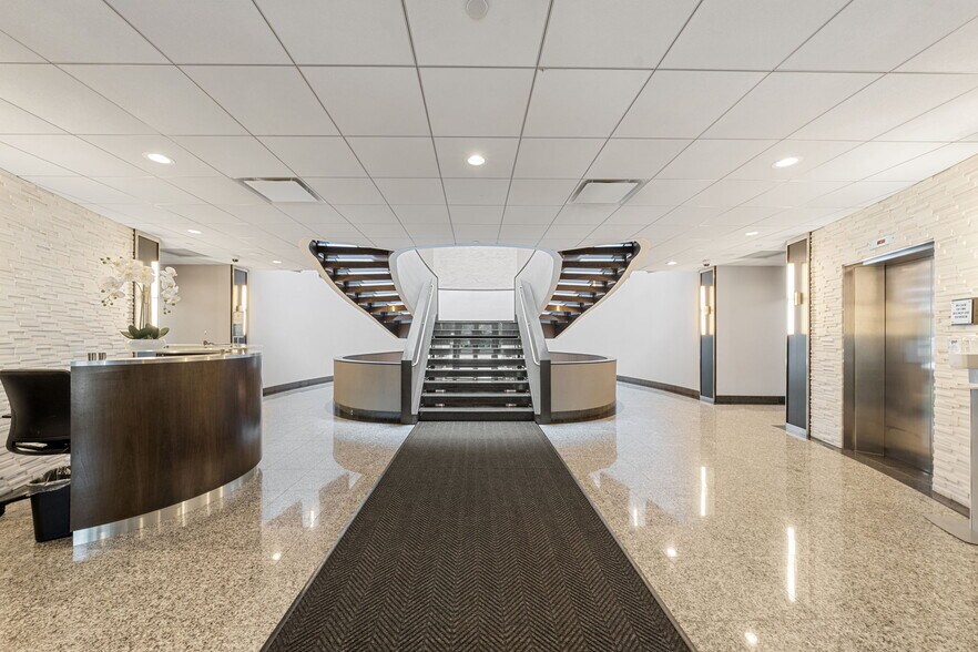 More Photos Of 35 Pinelawn Rd, Melville Office Residential For Lease