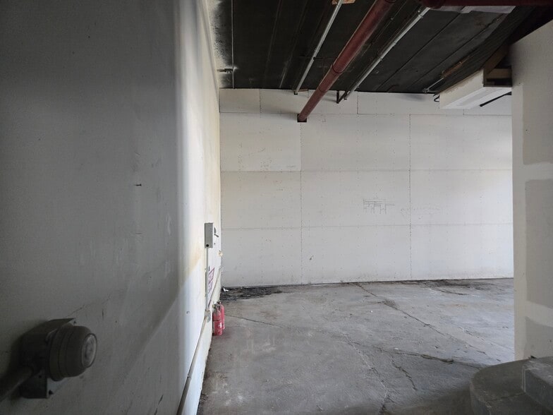 More Photos Of 51 Van Brunt St, Brooklyn Warehouse For Lease