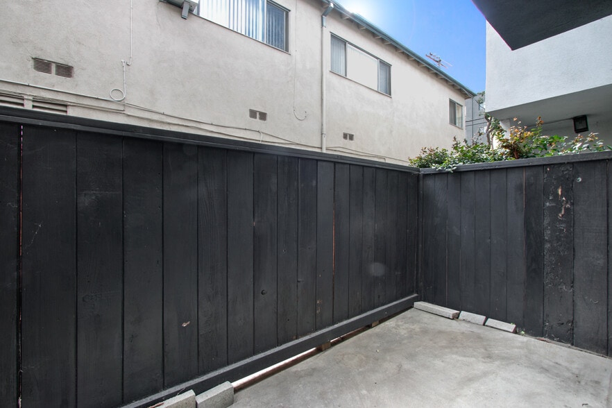 More Photos Of 3735 Mentone Ave, Los Angeles Apartments For Sale