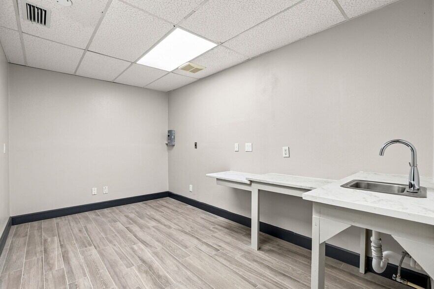 More Photos Of 901 N Grove St, Eustis Medical For Sale
