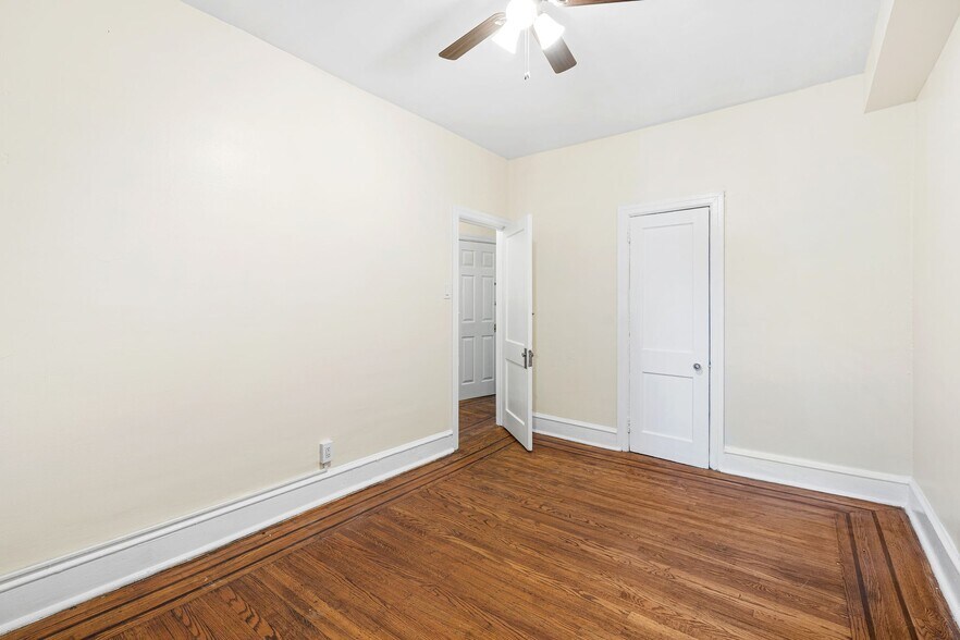 More Photos Of 522 S 5th St, Philadelphia Storefront Retail Residential For Sale