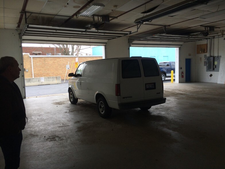 More Photos Of 2419 E High St, Springfield Storefront For Sale