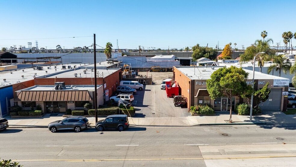 More Photos Of 16531-16539 S Broadway St, Gardena Warehouse For Sale