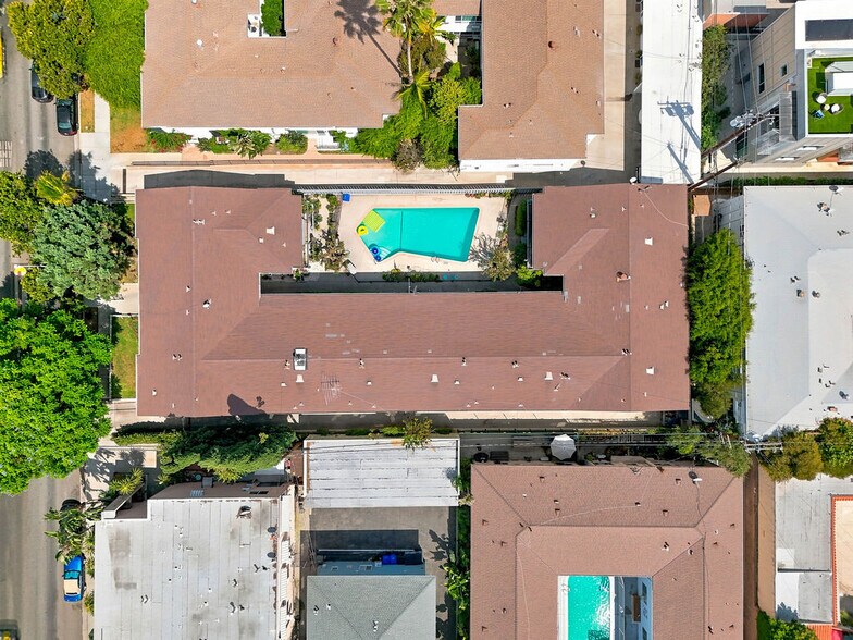 More Photos Of 1218 N Laurel Ave, West Hollywood Apartments For Sale