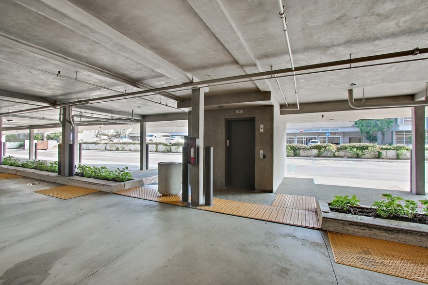 More Photos Of 3701 Birch St, Newport Beach Medical For Lease