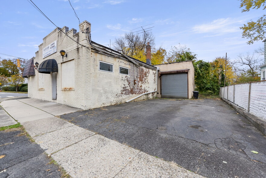 Primary Photo Of 255 Park Ave, Nutley Storefront Retail Office For Lease