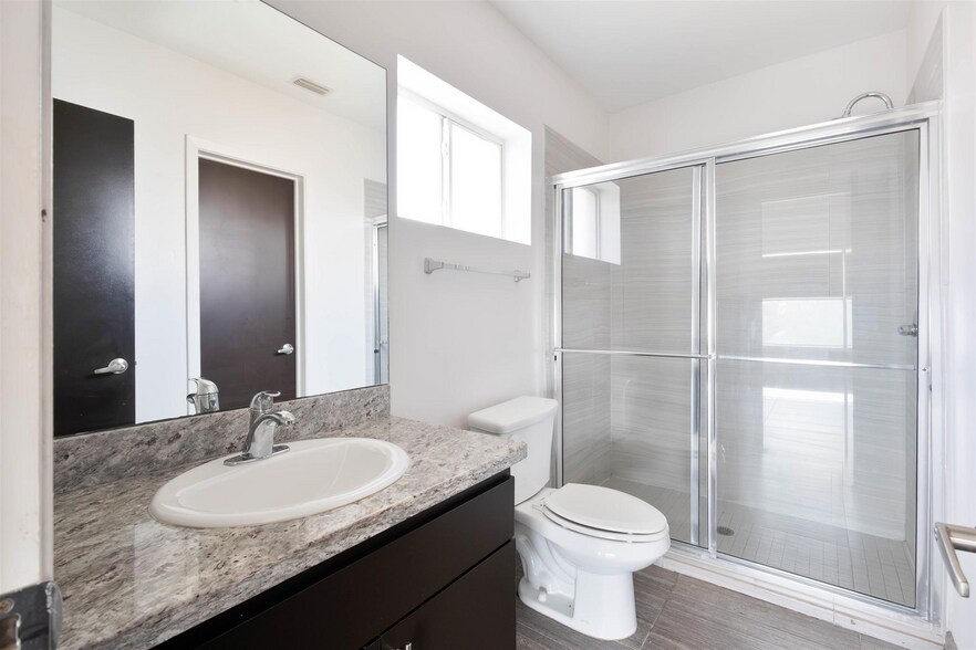 More Photos Of 502 Shiloh Dr, Laredo Apartments For Sale