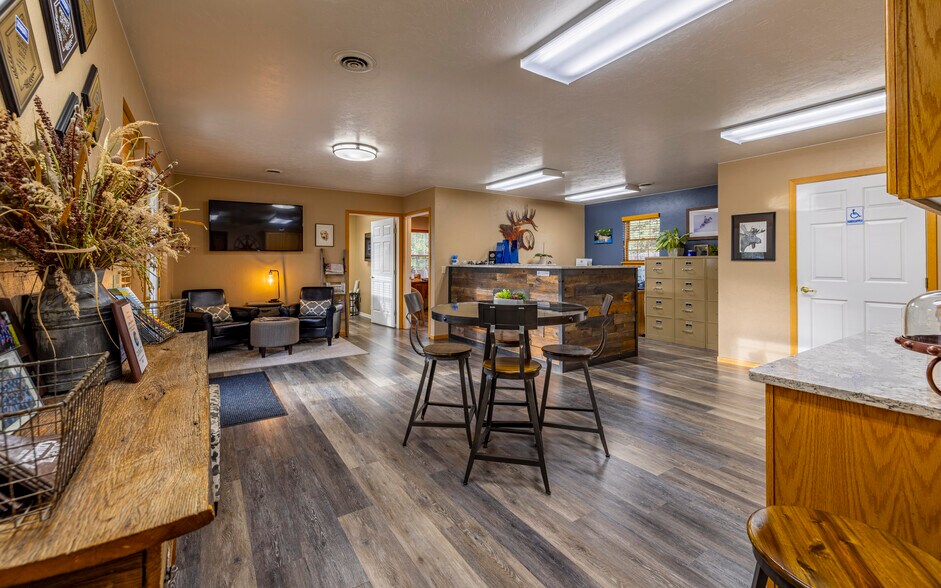 More Photos Of 802 Canyon Ave, Cody Office For Sale