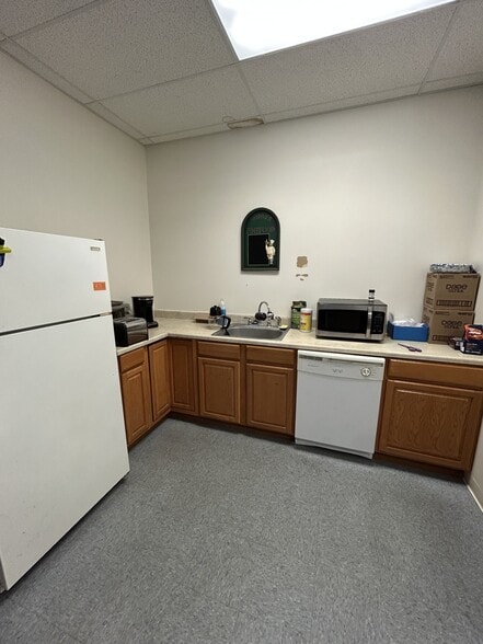 More Photos Of 117 Enterprise Dr, Warsaw Warehouse For Lease