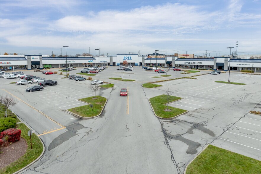 More Photos Of 127 W Tiverton Way, Lexington Unknown For Lease