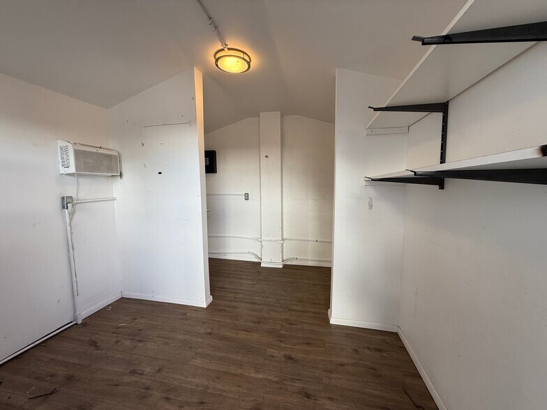 More Photos Of 1717 W Kennedy Blvd, Tampa Warehouse For Sale