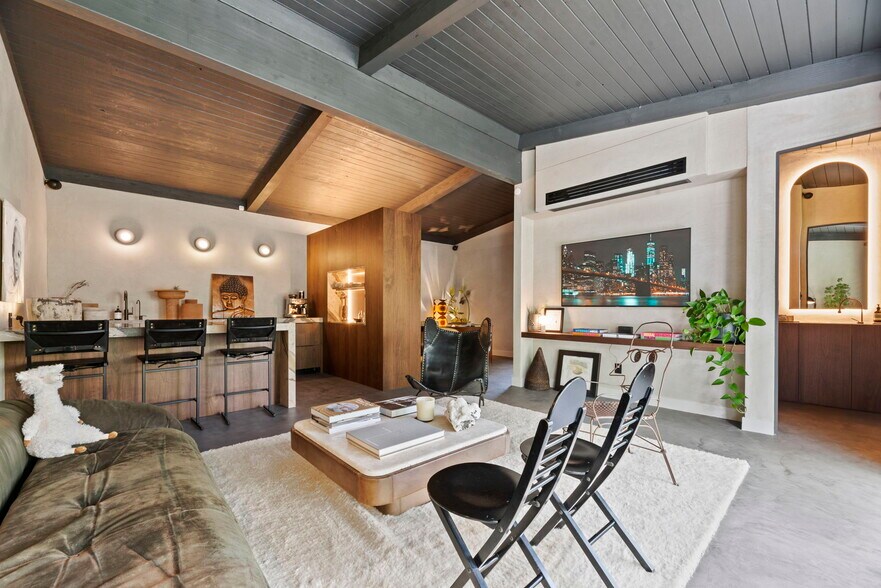 More Photos Of 29170 Heathercliff Rd, Malibu Office For Lease