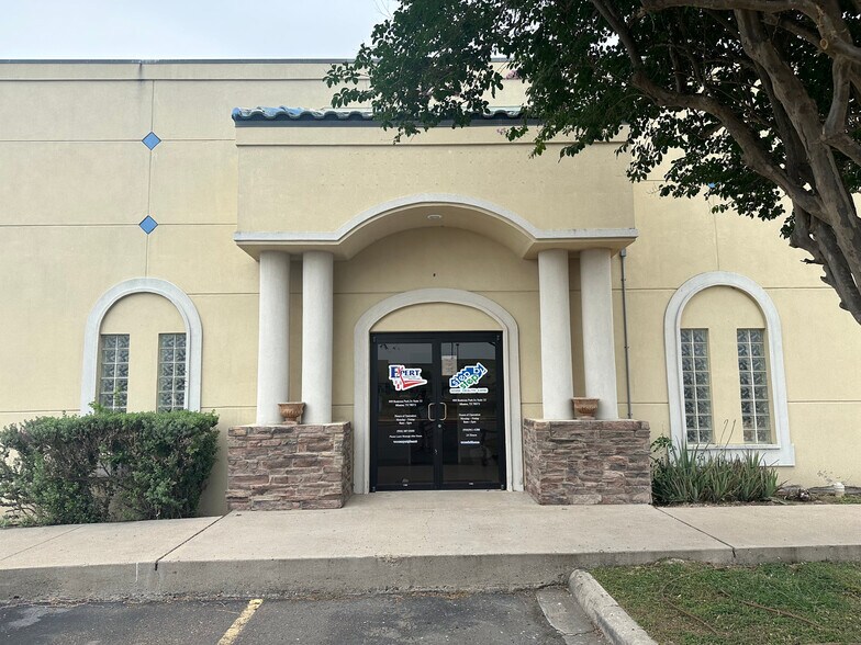 More Photos Of 909 Business Park Dr, Mission Office For Lease