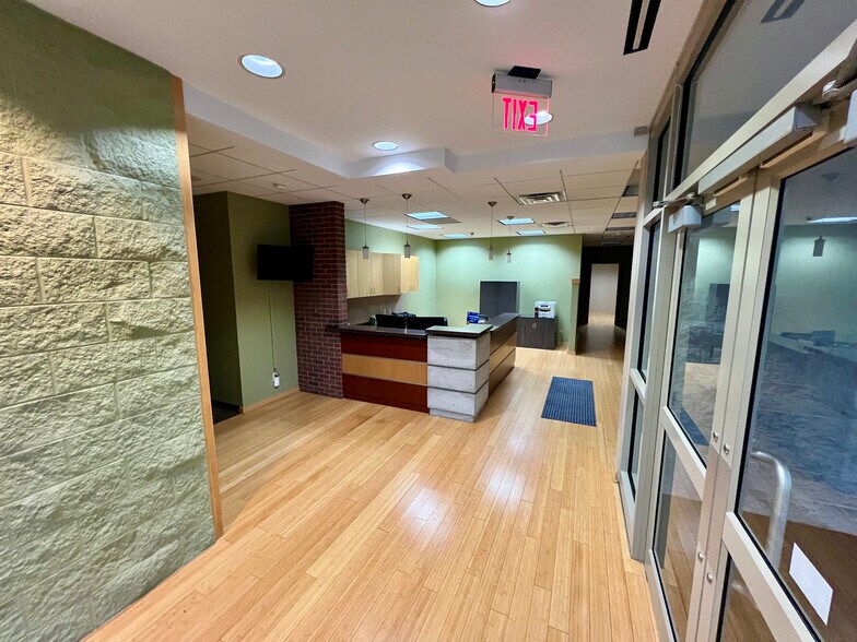 More Photos Of 2903-2915 Enterprise Dr, Anderson Office For Sale
