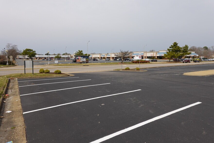 More Photos Of 4190 S Plaza Trl, Virginia Beach Office For Lease