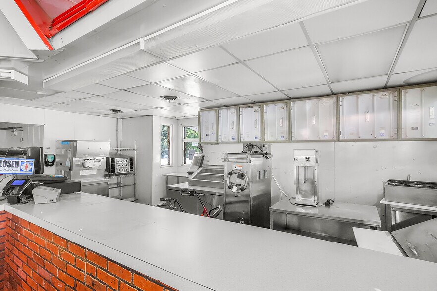 More Photos Of 500 Buff Blvd, Summerton General Retail For Sale