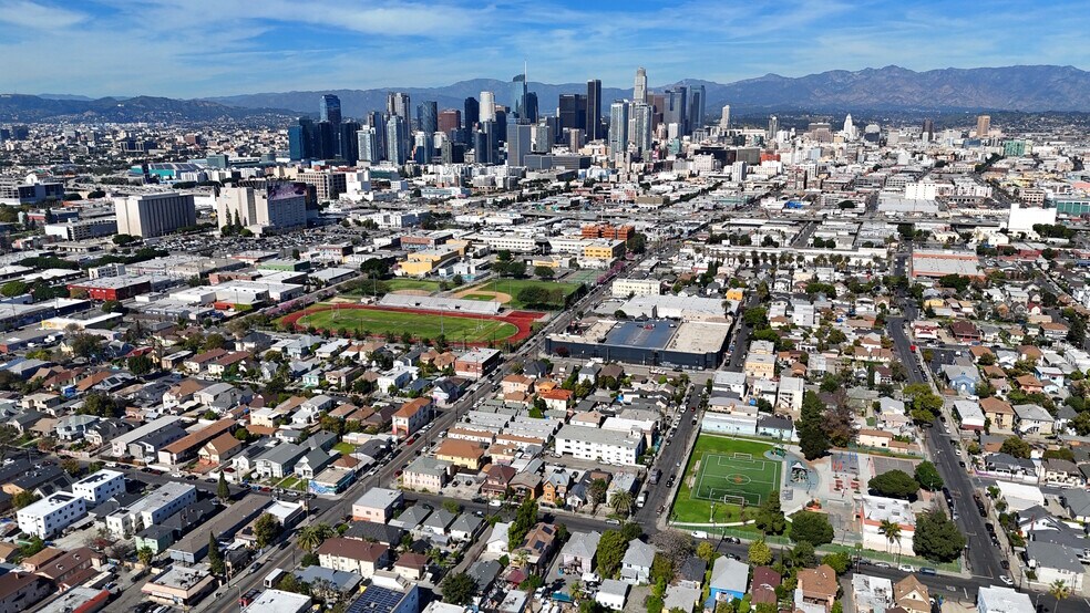 More Photos Of 2335 Wall St, Los Angeles Apartments For Sale