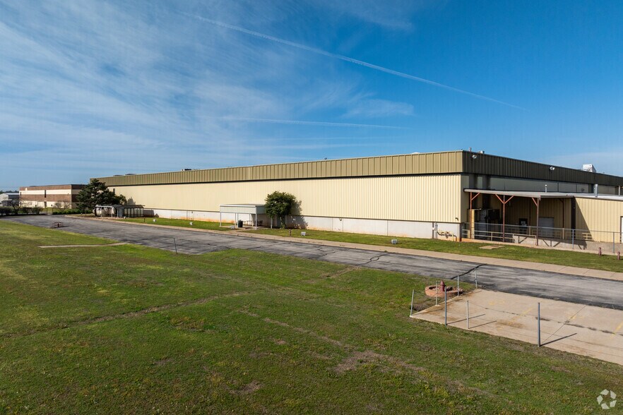 More Photos Of 10321 W Reno Ave, Oklahoma City Manufacturing For Lease