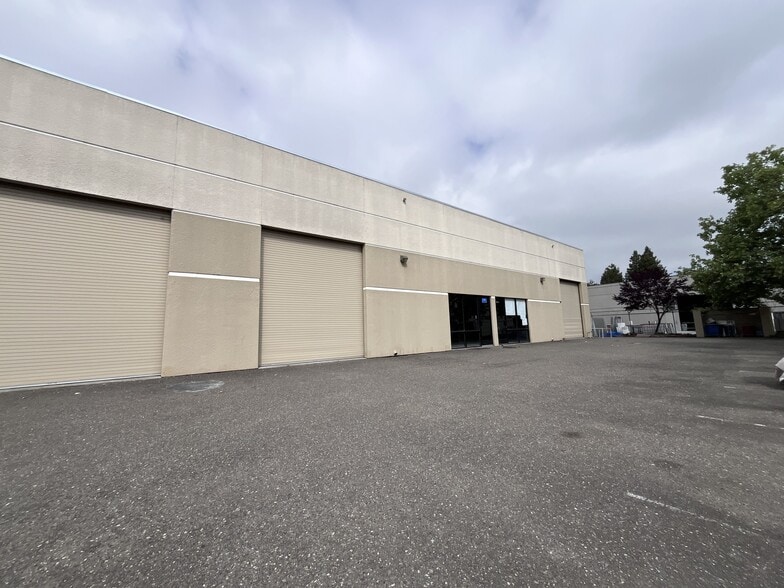 More Photos Of 620 Carlson Ct, Rohnert Park Distribution For Lease