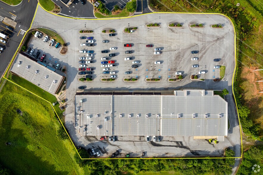 More Photos Of 3870-3998 Bremen Crossing, Bremen General Retail For Lease