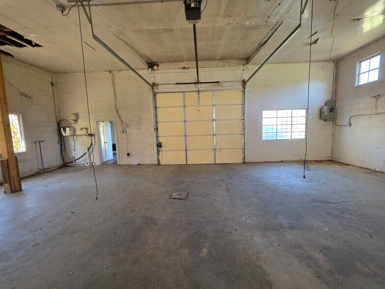 More Photos Of 520 E Main St, Houston Industrial For Sale