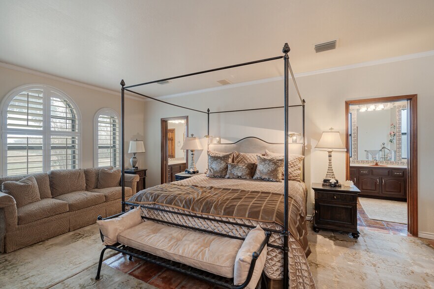 More Photos Of 505 Gilchrist Ln, Del Rio Specialty For Sale