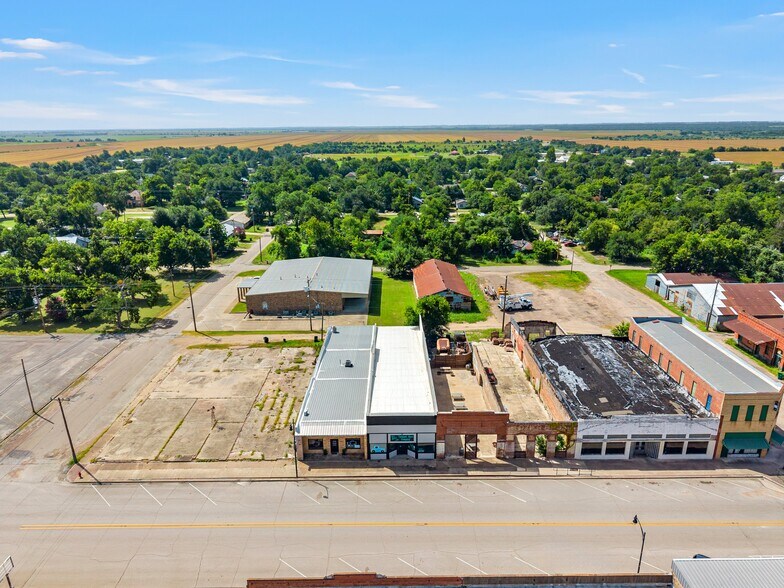 More Photos Of 219 Ave C, Rosebud General Retail For Sale