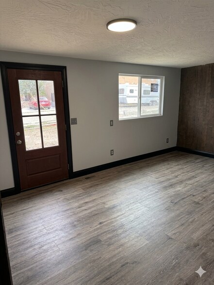 More Photos Of 195 River View Dr, Green River Medical For Lease