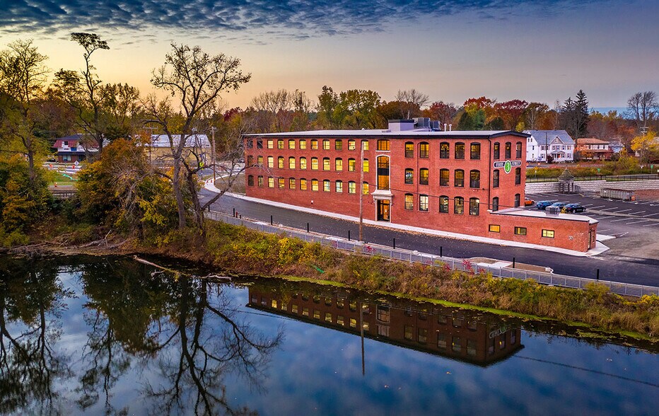 More Photos Of 3 Ferry St, Easthampton Office For Lease