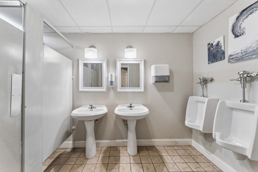 More Photos Of 62 Cove St, New Haven Specialty For Sale