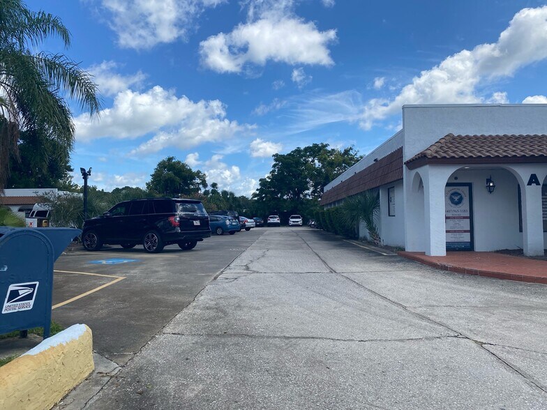 More Photos Of 6239 Edgewater Dr, Orlando Unknown For Lease