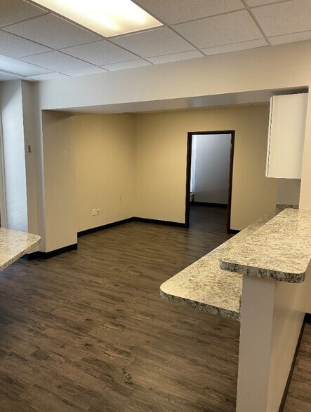 More Photos Of 3501 N Macarthur Blvd, Irving Medical For Sale