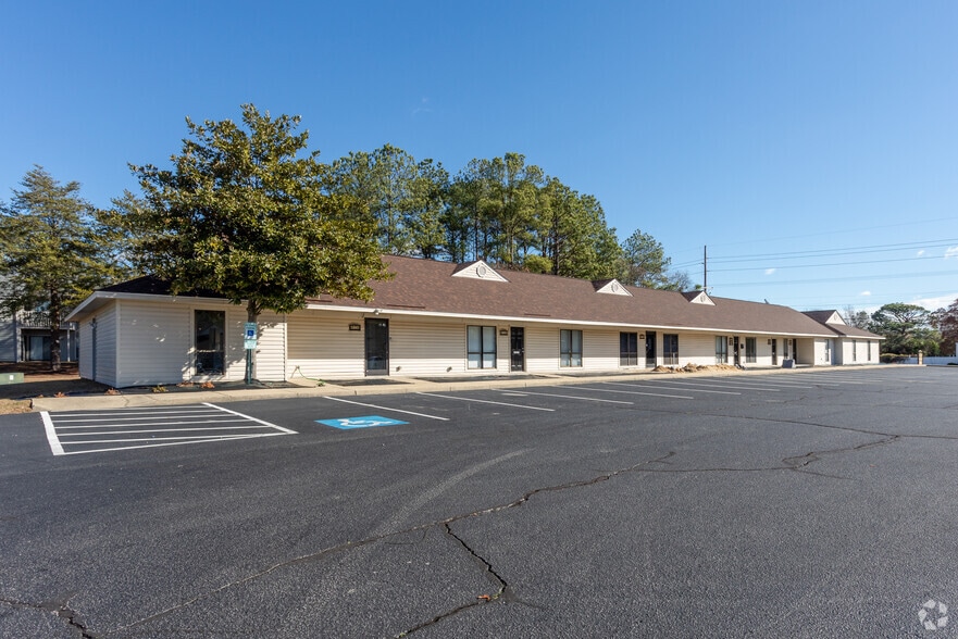 More Photos Of 5841-5851 Ramsey St, Fayetteville Office Residential For Lease