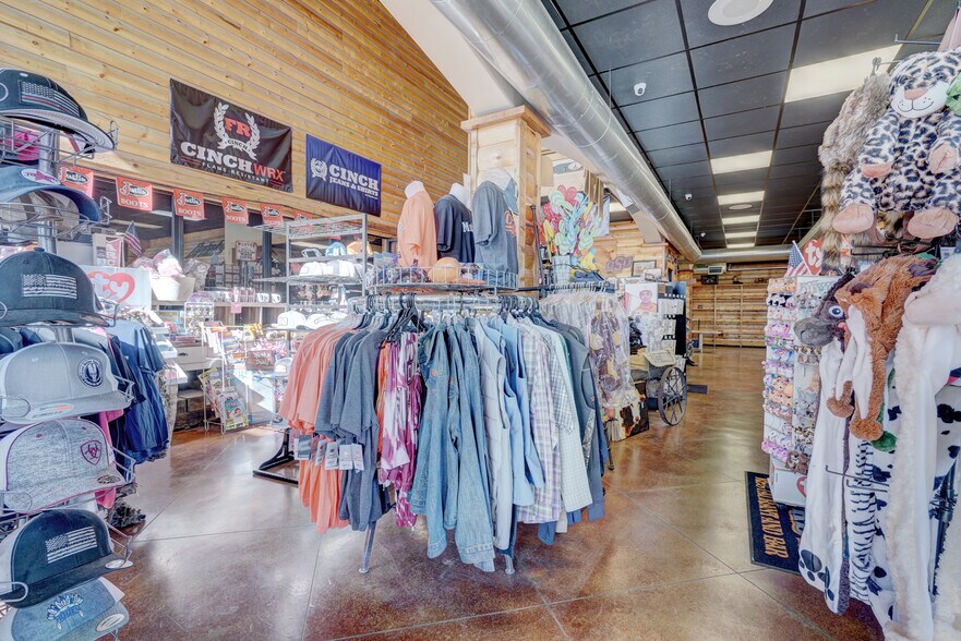 More Photos Of 522 S Peach St, Orlando General Retail For Sale