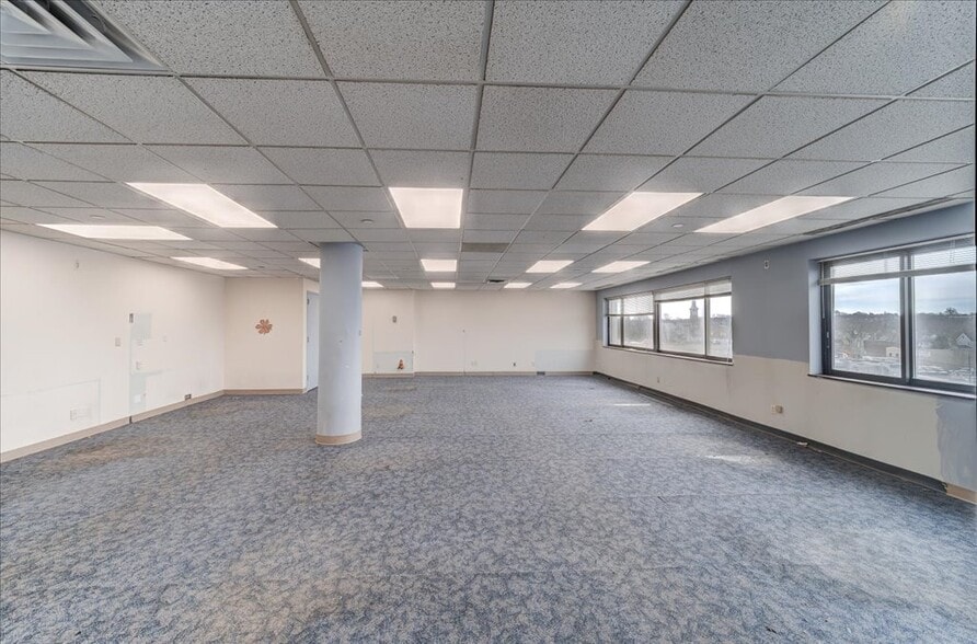 More Photos Of 1 Edgewater St, Staten Island Office For Lease
